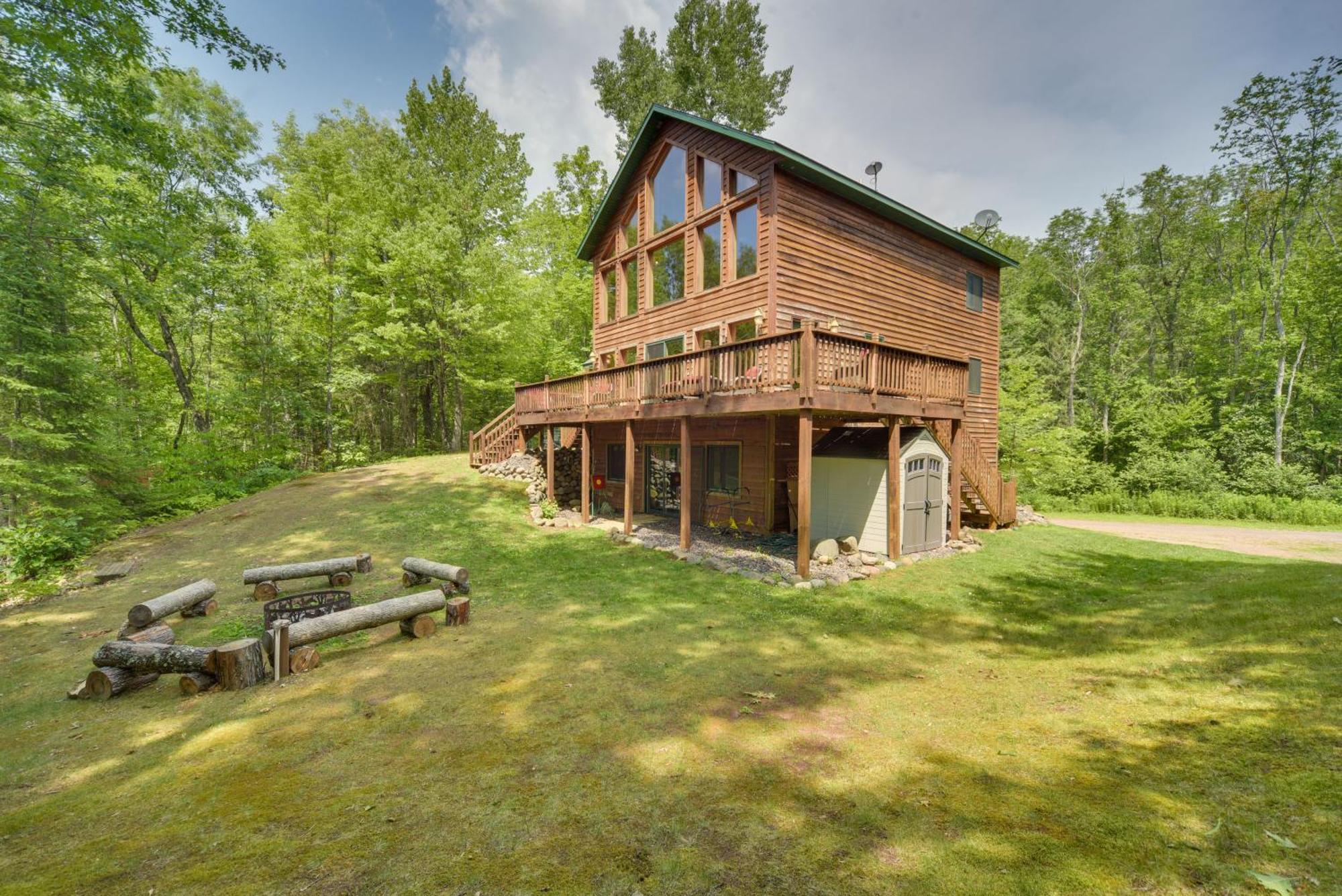 Scenic Hayward Lake View Retreat With Fire Pit Buitenkant foto